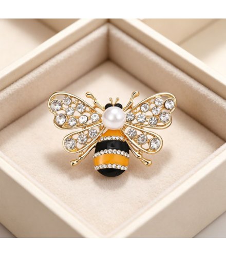 XSB266 - Honey Dripping Bee Brooch